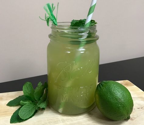 Cooling Cucumber Mint Limeade For Hot Summer Days Cucumber Limeade, Mint Limeade, Herbal Academy, 5 Day Fast, Summer Diet, Homestead Ideas, Eating Light, Herbal Recipes, Summer Recipe