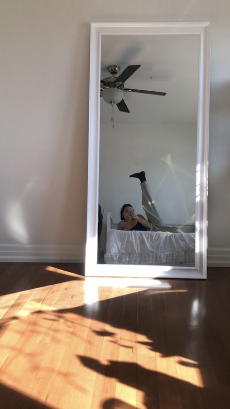 Bedroom big mirror picture from bed in comfy Aritzia sweatsuit Bed Mirror Pics, Arch Pics Snap Bed, Arch Pics Snap, Arch Pics, Bed Mirror, Mirror Bed, Mirror Pics, Insta Feed, Bedroom Mirror