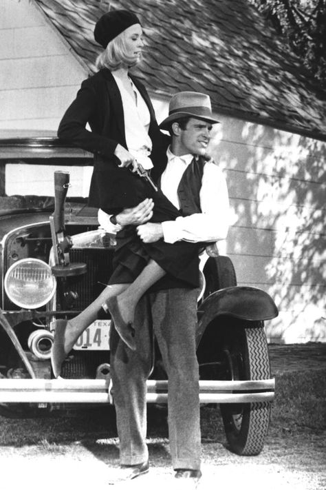 Bonnie And Clyde Movie, Bonnie And Clyde 1967, Pretty Woman Costume, Couple Halloween Costume, Bonnie Parker, Single Motherhood, Vogue British, Bonnie And Clyde, Warren Beatty