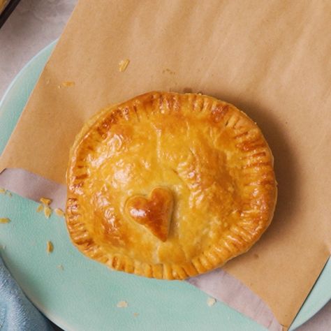 Iconic Petrol Station Pies 3 Ways from SA Foodies Steak Pie Recipe, Spinach Feta Pie, Savory Puff Pastry, Chicken And Mushroom Pie, Steak Pie, Savory Pies Recipes, Star Shaped Cookies, Mushroom Pie, Chicken Mushroom