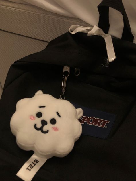 Aesthetic Backpack Jansport, K Pop Backpack, Kdrama Backpack, Decorated School Bag, Bt21 Rj Aesthetic, Korean Backpack Aesthetic, Decorated Backpack Aesthetic, Jansport Backpacks Aesthetic, School Bag Aesthetic