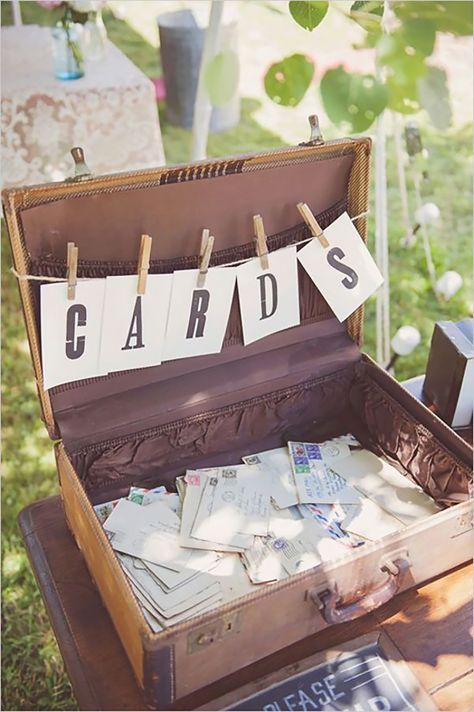 Vintage Suitcase Wedding, Boho Graduation, Tea Wedding Favors, Graduation Party Diy, Graduation Party Planning, Grad Party Decorations, Graduation Diy, Vintage Wedding Decorations, Rustic Barn Wedding