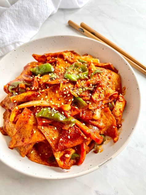 Eomuk Bokkeum, Spicy Tteokbokki, Stir Fry Fish, Korean Fish Cake, Korean Fish, Korean Meals, 1200 Calorie Diet Meal Plans, Korean Side Dishes, Popular Side Dishes