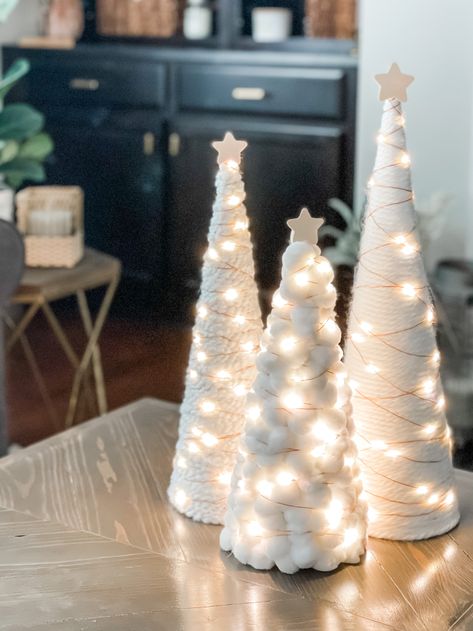 Xmas Cones Decorations, White Yarn Christmas Tree, Diy Christmas Yarn Crafts, Simple Diy Christmas Decorations, Yarn Trees Christmas Diy, Yarn Trees Diy, Cone Christmas Trees Diy, Christmas Crafts Diy Projects Unique, Yarn Trees Christmas