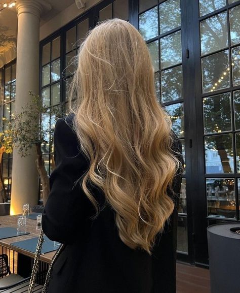 Emma Ross, Bombshell Hair, Dirty Blonde Hair, Honey Blonde Hair, Dark Blonde Hair, Blonde Hair Inspiration, Long Blonde, Dark Blonde, Long Blonde Hair