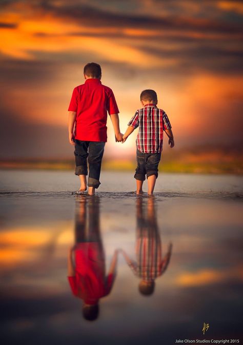 Jake Olson, of course! Brother Photos, Motivational Photos, Sister Poses, Red Background Images, Line Art Images, Gals Photos, Wedding Couple Poses Photography, Iphone Background Images, Boy Pictures