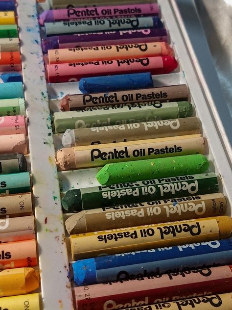 Gises Pasteles a base de óleo Oil Pastel Aesthetic, Art Kid Aesthetic, Drawing & Painting Kit, Art Academia, Piskel Art, Stationary Art, Cute Tumblr Wallpaper, Oil Pastel Art, Artist Aesthetic