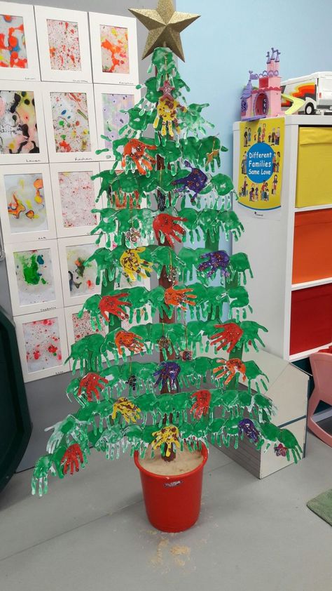 Kindergarten Christmas Decorations, Christmas Decor Kindergarten, Christmas Decoration Kindergarten, Christmas Decorations Kindergarten, Christmas Crafts For Classroom, Easy Preschool Christmas Crafts, Crafts For Classroom, Crafts For The Classroom, Classroom Christmas Activities