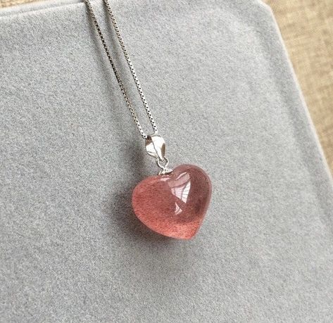 Cute Heart Necklaces, Freetime Activities, Red Heart Necklace, Pretty Jewelry Necklaces, Heart Necklaces, Heart Shaped Pendant, Magical Jewelry, Jewelry Accessories Ideas, Classy Jewelry