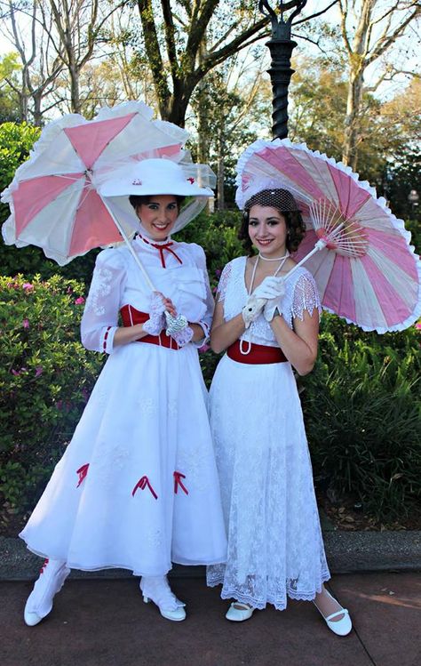 Umbrella idea for Mary Poppins - she painted a parasol Parasol Outfit Ideas, Disney Bounding Mary Poppins, Mary Poppins Disneybound, Modern Mary Poppins Costume, Adult Mary Poppins Costume, Mary Poppins Group Costume, Mary Poppins Outfit, Dapper Day Outfits, Disney Dapper Day