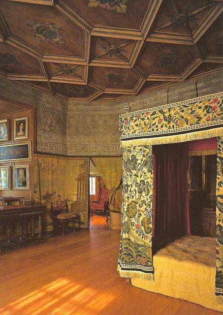 Mary, Queen of Scots' Bedchamber at the Royal Palace of Holyroodhouse Edinburgh Scotland Medieval Bedroom, Snakes Ladders, Holyrood Palace, Marie Stuart, Scotland History, Queen Of Scots, Tudor Era, Tudor History, Mary Stuart