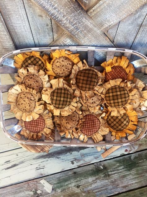 Bathroom Design Farmhouse, Boho Bathroom Design, Primitive Sunflowers, Fall Sewing Projects, Sunflower Crafts, Fall Sewing, Primitive Fall, Fall Halloween Crafts, Fall Crafts Diy