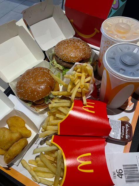 #mcdonalds #yummy #fastfood" Mcdonald's Aesthetic, Chicken Honey, Mcdonalds Gift Card, Food Therapy, Fast Food Chains, Breakfast Menu, Food Drinks Dessert, Big Meals, Big Mac