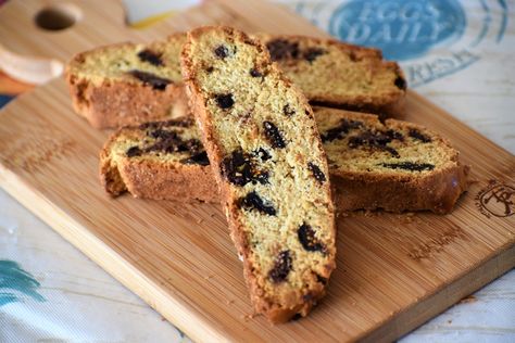 Chocolate Fig Biscotti Fig Biscotti Recipe, Italian Biscuits, Fig Cookies, Italian Cookie, Orange Chocolate, Fig Recipes, Biscotti Recipe, Summer Cookies, Dried Figs