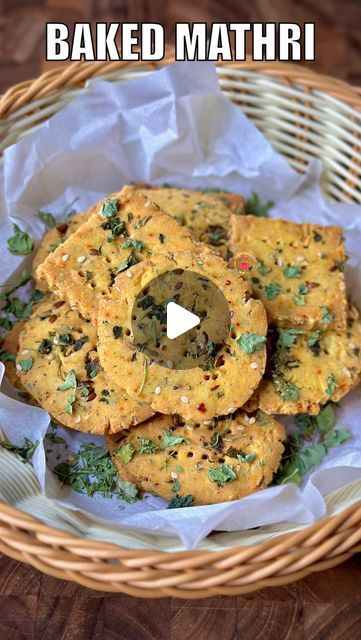 Henna Aggarwal on Instagram: "🍘Baked Mathri🍘 Crispy Baked Methi Mathri – the baked version of the traditional mathri is easy to make and a healthier alternative to the fried ones!  Rice Flour- 1/2 Cup Besan- 1/4 Cup Sooji- 3 Tbsp Salt- 1/2 Tsp Pepper Powder- 1/4 Tsp Heeng- 2 Pinches Haldi- 1/4 Tsp Chilli Powder- 2 Tsp Ajwain- 1/4 Tsp Kasuri Methi- 1 Tbsp Jeera- 1/2 Tsp Dhaniya Powder- 1/2 Tsp Sesame Seeds- 1 Tbsp Flax Seeds- 1 Tbsp Ghee- 3 Tbsp Water- 5 Tbsp  #Mathri #BakedMathri #Snack #IndianSnack #Mathi #SnackTime  [Mathri Recipe, Baked Mathri, Indian Snack, Snacks, Easy Recipes, Baked Recipes]" Baked Mathri Recipe, Methi Mathri Recipe, Diwali Snacks Recipe Videos, Mathi Recipe, Mathri Recipe Indian Snacks, Baked Indian Snacks, Diwali Treats, Mathri Recipe, Kasuri Methi