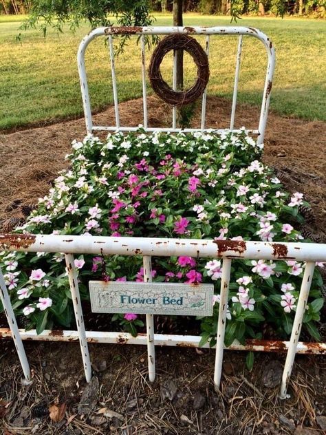 Flower Bed With Headboard, Bed Frame In Garden, Recycled Garden Art, Topiary Plants, Frame Flower, Diy Raised Garden, Cottage Garden Design, Recycled Garden, Garden Decor Projects