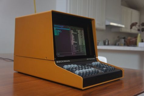 My custom vintage Raspberry Pi computer - Album on Imgur Retro Pi, Pi Computer, Raspberry Pi Computer, Old Computer, Computer Projects, Custom Computer, Raspberry Pi Projects, Computer History, Retro Gadgets