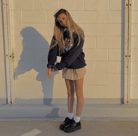 Low Doc Martens Outfit, Outfits With Doc Martens, Oxfords Outfit, Doc Martens Outfits, Tennis Shoe Outfits Summer, Dr Martens Outfit, Doc Martens Outfit, Frilly Socks, Smart Casual Outfit