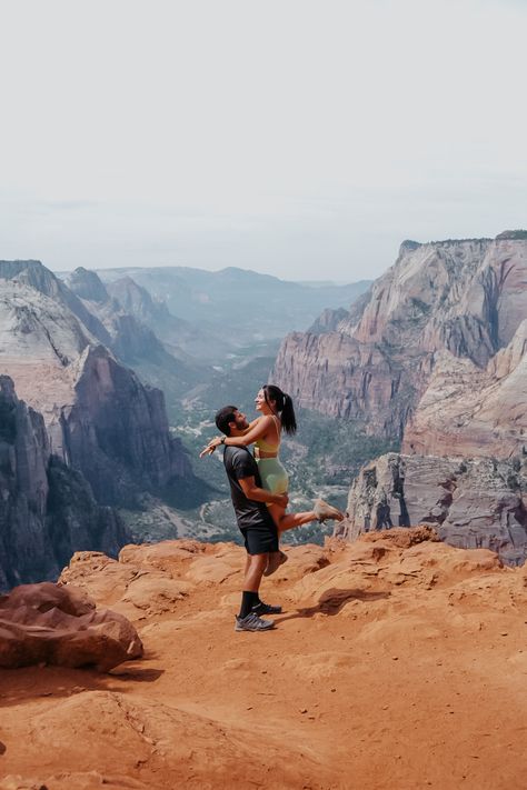 Zion National Park Couple Photos, Zion Couples Photos, Zion National Park Engagement Photos, Banff Pictures, Zion National Park Outfit, Couples Hiking Pictures, Zion Photography, Hiking Couples, Hiking Photoshoot