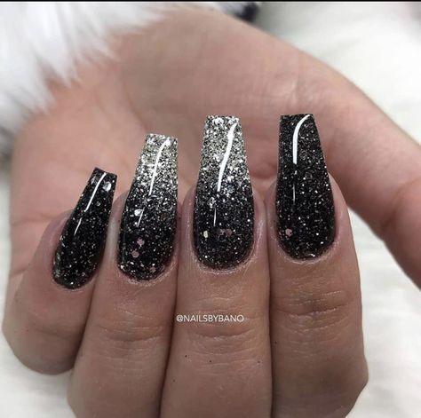 Black Sparkle Nails, Nail Art Paillette, Nailart Glitter, Black Nails With Glitter, New Years Nail Designs, New Years Eve Nails, Silver Glitter Nails, Milky Nails, Nails Homecoming