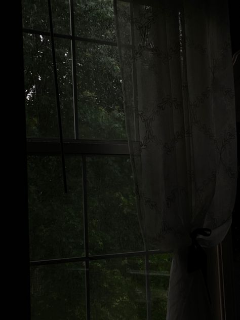 Rain On Windows Aesthetic, Dark Room Window Aesthetic, Rain Outside Window Aesthetic, Rain In Window Aesthetic, Rainy Mood Aesthetic Wallpaper, Rain Aestethic Dark, Rain Storm Aesthetic Dark, Rainy Aesthetics Dark, Cozy Rainy Day Aesthetic Dark