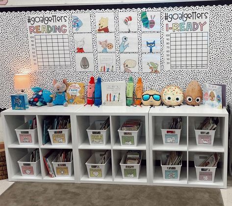 Classroom Library Shelves, Classroom Trash Can Ideas, Bookshelves In Classroom, Childcare Entryway Ideas, Cute Classroom Library, Sterilite Drawers Classroom, Classroom Library Set Up Elementary, Book Bins For Classroom Library, Book Buddy Bin