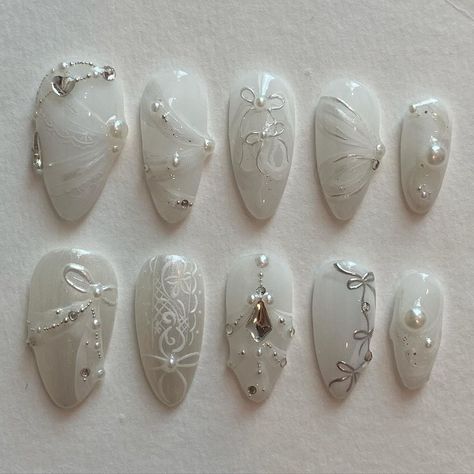 press on nails • nail design art | custom set ; jelly coquette | Instagram Nail Art Blanc, Acrylic Press On Nails, White Nail Art, Pretty Gel Nails, Really Cute Nails, Nail Swag, White Nail, Manicure Y Pedicure, Dream Nails