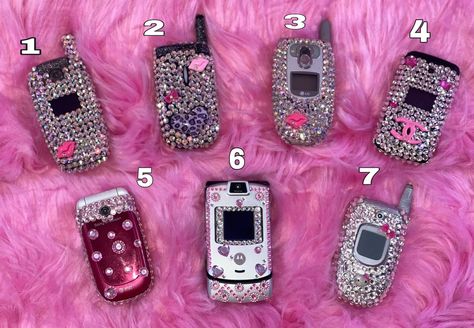 Early 2000s Phone, Purple Flip Phone, 2000s Phone, 2000s Shows, Purses Vintage, Early 2000s Style, Style Pic, Bling Phone Cases, 2000 Fashion