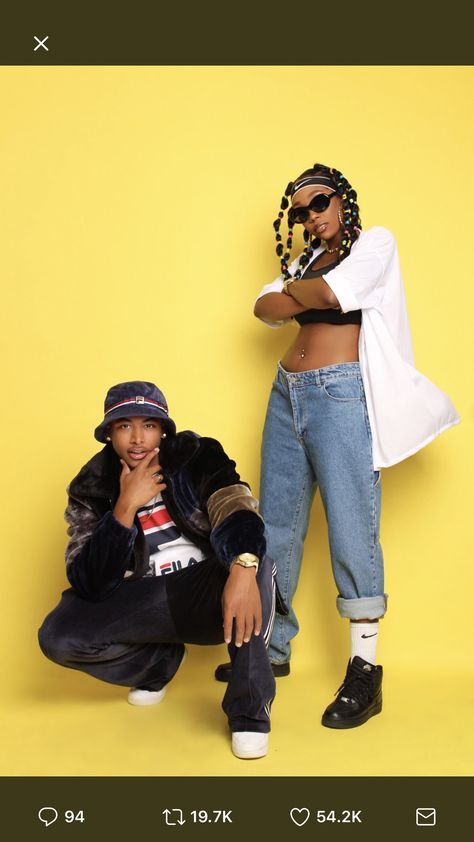 90s Photoshoot Friends, 90s Love Photoshoot, 90s Inspired Photoshoot, Chica Hip Hop, Look Hip Hop, 90s Couples, Looks Hip Hop, Couple Noir, Ropa Hip Hop