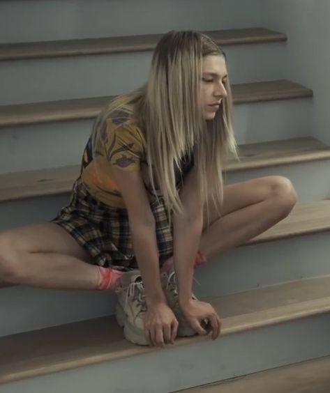 Corrine Day, Hunter Schafer Outfits, Hunter Schafer Euphoria Outfits, Jules Vaughn Outfit Season 2, Jules Vaughn Outfit, Jules Vaughn, Jules Euphoria Outfits, Hunter Schafer Photoshoot, Hunter Schafer Cute