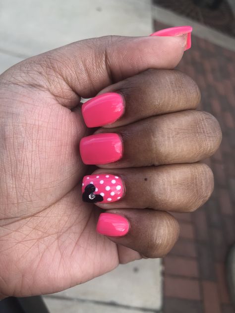 Neon Disney Nails, Pink Minnie Mouse Nails, Disney Nails Pink, Pink Disney Nails, Minnie Nails, Minnie Mouse Nail Art, Disneyland Nails, Mouse Nails, Minnie Mouse Nails