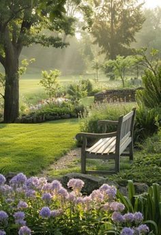 Country Style Landscaping, English Garden Decor, Yard Seating, English Garden Ideas, Compound House, Cottage Core Garden, Country Backyards, Cottage Backyard, English Garden Design