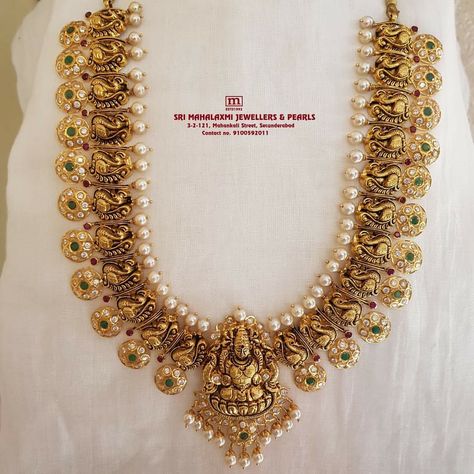 Short Bottumala Designs, Longharam Designs Gold Latest, Bottumala Haram, Bottumala Designs, Navi Jewellery, Bottu Mala, Mala Designs, Engagement Stage, Maha Lakshmi