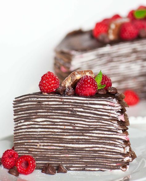 Chocolate Crepe Cake, Tiramisu Pasta, Cake With Raspberries, Crepe Cake Recipe, Romantic Desserts, Sugar Cookie Cakes, Chocolate Crepes, Torte Cupcake, Mille Crepe