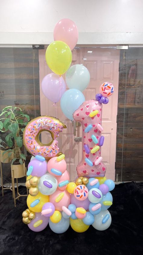 1st Birthday Candy Theme, Sweet One Birthday Balloons, Donut Floral Arrangement, Donut Balloon Bouquet, Sweet One Backdrop With Balloons, Two Sweet Balloons, Sweet One Balloons, Candy Land 1st Birthday Party, Four Ever Sweet Birthday Party Decorations