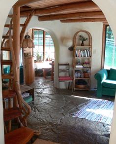 Little Fairytale Cob Cottage. Check out this two-story fairytale cob cottage nestled in the woods of Mayne Island in British Columbia. For a cob home this one looks amazing to live in full time. I personally, love the textured stone flooring. Cob Earthship, Aircrete Homes, Cob House Interior, Cob Cottage, Cob Homes, Cob Building, Casa Hobbit, Earth Bag Homes, Earthship Home