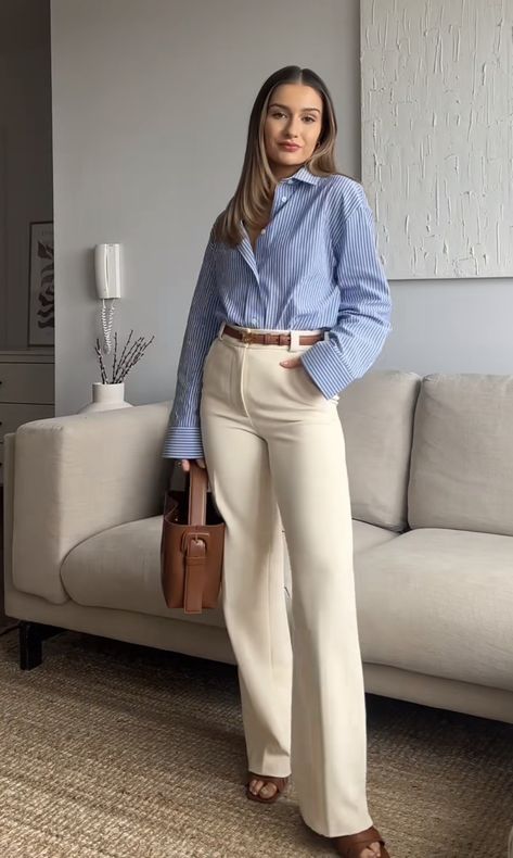 Women Office Outfits, Smart Casual Women Outfits, Office Outfits Women, Business Outfits Women, Corporate Outfits, Business Casual Outfits For Work, Beige Pants, Classy Work Outfits, Stylish Work Outfits