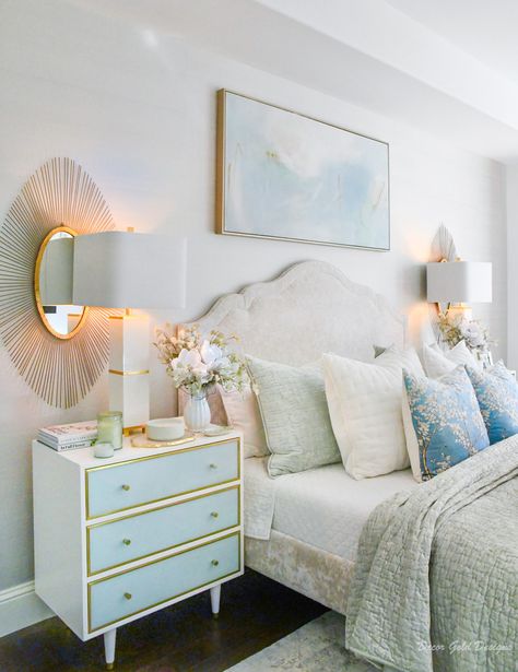 Nightstand Organization, College Apartment Decor, Dorm Room Inspiration, Gold Bedroom, Preppy Room Decor, Preppy Room, Gold Designs, Redecorate Bedroom, Room Makeover Bedroom