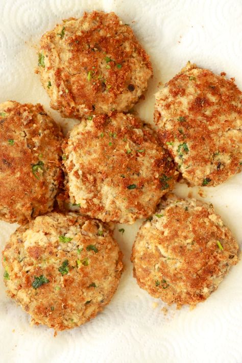 Simple Salmon Patties Recipe, Canned Salmon Cakes, Old Fashioned Salmon Patties, Fresh Salmon Patties, Homemade Salmon Patties, Southern Salmon Patties, Best Salmon Patties, Salmon Croquettes Recipe, Baked Salmon Patties