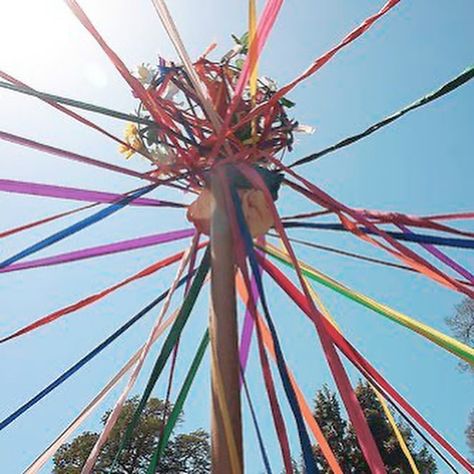 It’s Beltane! Have a wonderful day peeps! Don’t forget to make offerings to the fae and the ancestors!! And if you have the opportunity dance the maypole! All my love and light ✨ 🧡 May Day Aesthetic, Mini Maypole, Beltane Feast, Midsommar Aesthetic, Maypole Dance, May Pole, The Wicker Man, Celebration Dance, Wicker Man