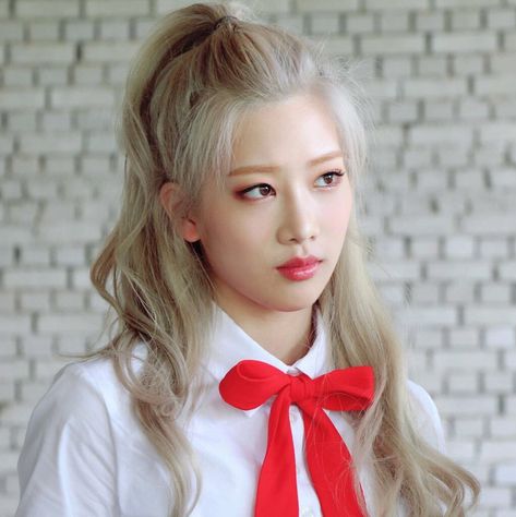 Kim Lip Loona, Oppa Gangnam Style, Loona Kim Lip, Kim Lip, Hyun A, Lip Paint, Odd Eyes, Olivia Hye, Extended Play