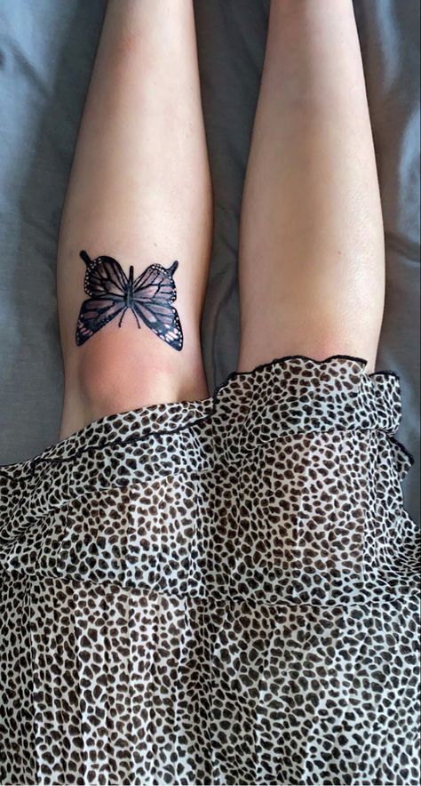 #tattoo #kneetattoo #butterflytattoo #womenstattoos #legtattoos Butterfly Below Knee Tattoo, Butterfly Under Knee Tattoo, Butterfly Tattoo Knee, Butterfly Knee Tattoo, Under Knee Tattoos Women, Knee Tattoos Women, Under Knee Tattoo, Butterfly Thigh Tattoo, Micro Tattoo