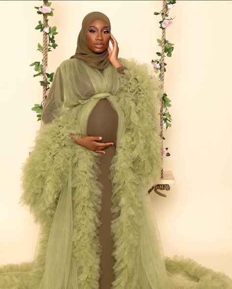 Ankara Maternity Gown Styles, Maternity Gown Styles, Maternity Shoot Outfit, Bubu Gown Styles, Maternity Photoshoot Outfits, Modest Dresses Fashion, Preggo Fashion, Pretty Pregnant, Chic Dress Classy