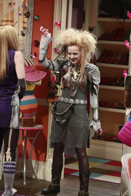 Disney Channel Halloween, 2000s Halloween Costume, Liv And Maddie, Old Disney, Halloween Looks, Alternative Girls, Disney Channel, Tis The Season, Movie Tv