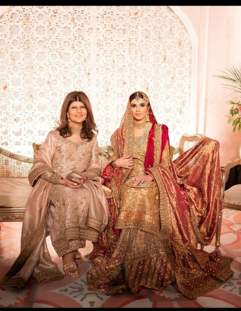 Mom Daughter Matching Dresses, Brides Mother, Mom Wedding Dress, Desi Fits, Red Bridal Dress, Shadi Dresses, Desi Outfits, Mother Dress, Desi Wedding Dresses