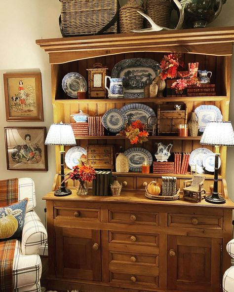 Antique Christmas Decor Ideas, Antique Hutch Decorating Ideas, Cozy English Cottage Living Room, Coorie Scottish Interior, English Decor Traditional, French Cottage Interiors, Vintage Hunting Decor, Country Dressers, Welsh Cupboard