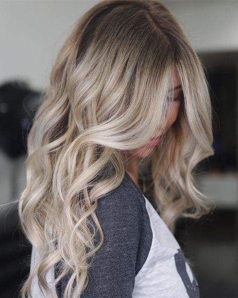 🌸 beige blonde Ombré/ balayage 🌸 . @kenraprofessional Simply blonde & @brazilianbondbuilder #b3 . Toner formula: equal parts Rapid tone SV… Blond Ombre Balayage, Undone Blonde, Low Maintenance Blonde, Winter Hair Colour For Blondes, Perfect Blonde Hair, Beige Blond, Ombre Blond, Balayage Blonde, Ash Blonde Hair