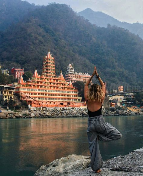 World Pic, Work In Company, Yoga Vibes, Places Photography, Yoga Poses Photography, India Travel Places, Rishikesh Yoga, Rishikesh India, International Yoga Day