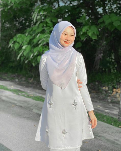 Baju Kurung Moden Style, Style Hijab Simple, Fesyen Islam, Elegant Fashion Outfits, Bride Dress Simple, Cute White Dress, Modern Hijab Fashion, Casual Ootd, Simple Gowns