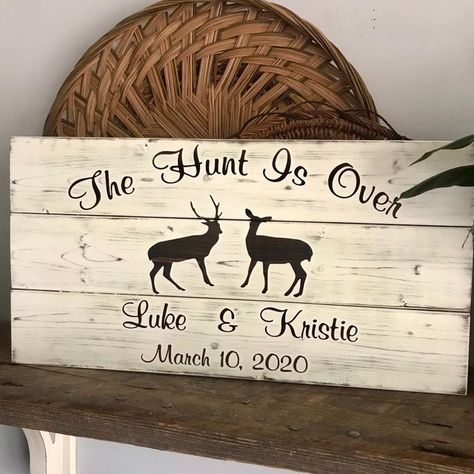 Rustic Deer Decor, Country Wedding Signs, Doe Deer, Hunting Wedding, Deer Wedding, Deer Signs, Hunter Wedding, Deer Buck, Wood Wedding Signs